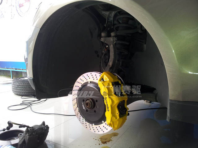 已經裝好的了brembo剎車GTN六活塞了