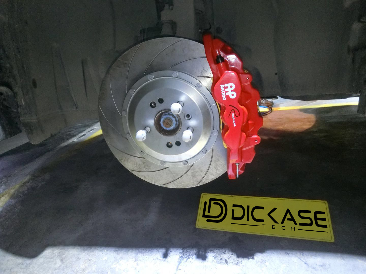 AP8520六活塞卡鉗搭配380剎車盤